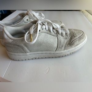 Womens Nike Air Jordan 1 Retro Low distress leather shoes size 7 white